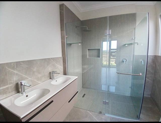 2 BEDROOM TOWNHOUSE FOR SALE IN SALT ROCK